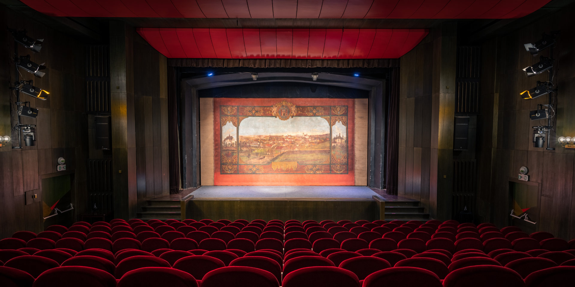 Městské divadlo a kino Ostrov