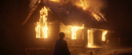 Světlonoc - mysteriózní psychologické drama režisérky Terezy Nvotové o vzpouře ženy proti zakořeněným předsudkům.