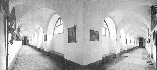 Interiér gymnázia, kde Daniček působil