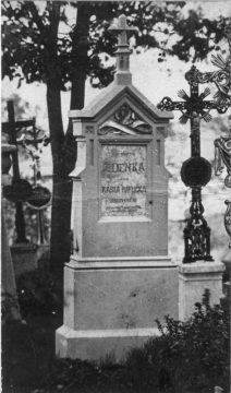 Původní náhrobek Zdenky Havlíčkové