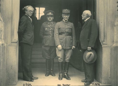 František Petr (vpravo), generál Louis-Eugène Faucher a Otakar Štáfl